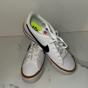 Nike women’s legacy court sneakers